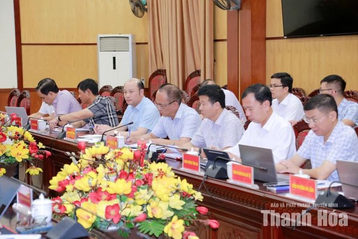 Phó Chủ tịch UBND tỉnh Cao Văn Cường và đại diện các sở, ngành dự buổi làm việc.
