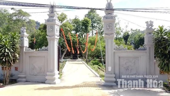Cổng vào Đền thờ Khương Công Phụ
