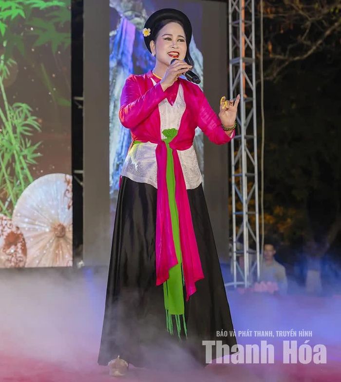 Nghệ sĩ Ưu tú Thu Hài dành trọn đam mê cho nghệ thuật chèo.