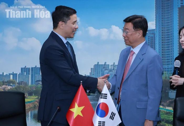 Phó Bí thư Thường trực Tỉnh ủy Thanh Hóa Nguyễn Hồng Phong thăm, làm việc với chính quyền thành phố Seongnam.
