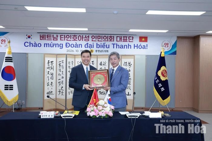 Phó Bí thư Thường trực Tỉnh ủy Thanh Hóa Nguyễn Hồng Phong cùng đoàn công tác thăm, làm việc tại Hội đồng tỉnh Chungcheongnam-do.