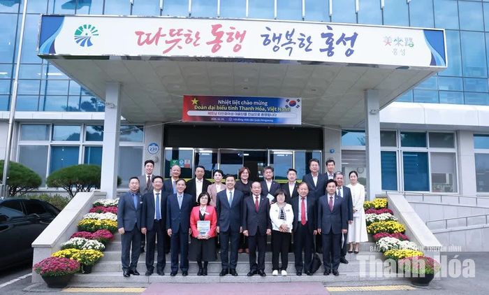 Phó Bí thư Thường trực Tỉnh ủy Thanh Hóa Nguyễn Hồng Phong cùng đoàn công tác thăm, làm việc tại Hội đồng quận Hongseong-gun.