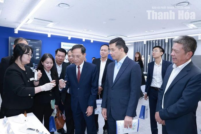 Phó Bí thư Thường trực Tỉnh ủy Thanh Hóa Nguyễn Hồng Phong cùng đoàn công tác thăm Trung tâm đổi mới sáng tạo y tế của Bệnh viện Đại học Quốc gia Seoul khu vực Bundang.