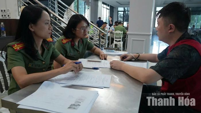 Cơ quan Công an làm việc với các đối tượng.