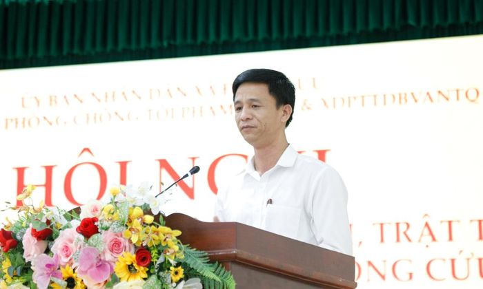  Đồng chí Nguyễn Thanh Tùng, Phó Chủ tịch UBND xã Đông Cứu phát biểu tại hội nghị. 