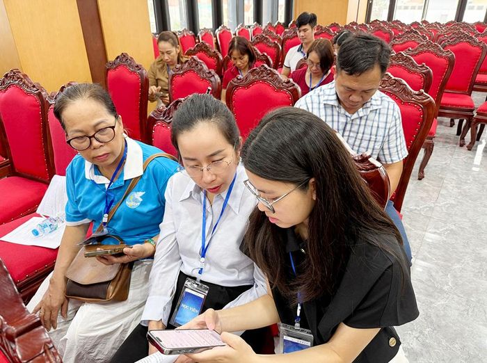 Học viên thực hành thiết lập kênh bán hàng trên môi trường số.
