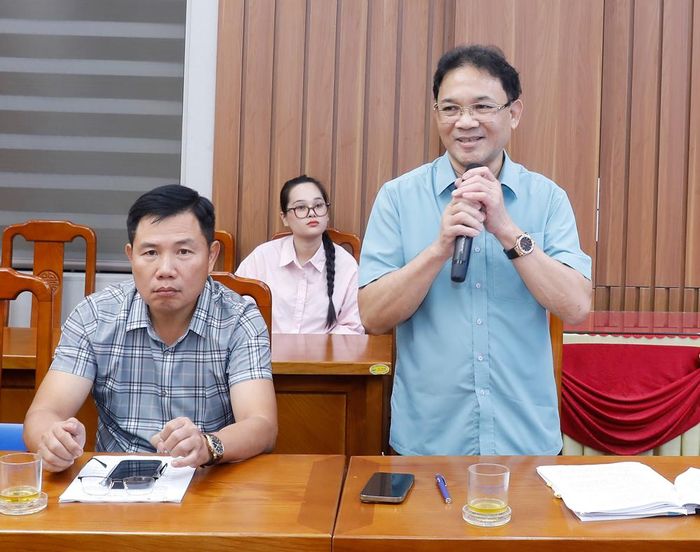 Ông Nguyễn Công Minh, Giám đốc Công ty trách nhiệm hữu hạn Thương mại Công Minh trao đổi tại hội nghị.