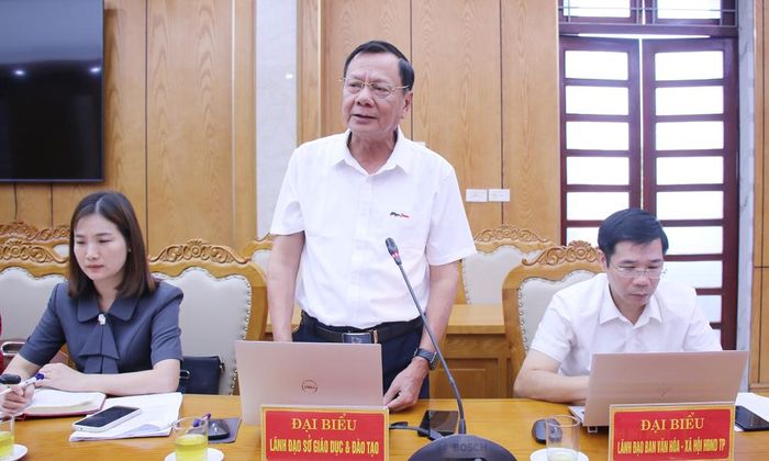  Lãnh đạo Sở Giáo dục và Đào tạo nêu ý kiến. 