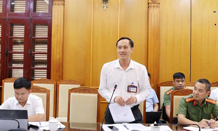 Đại diện phường Nam Sơn nêu một số vướng mắc trong quá trình triển khai ứng dụng trợ lý Nhân dân tại cơ sở.