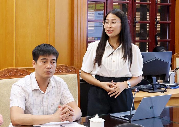 Đại diện Công ty cổ phần đầu tư Kỷ nguyên mới giải đáp một số ý kiến tại hội nghị.