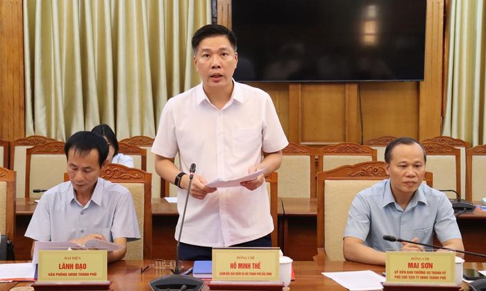  Đồng chí Hồ Minh Thế, Giám đốc Bảo hiểm xã hội thành phố Bắc Ninh báo cáo tình hình thực hiện chính sách về lĩnh vực bảo hiểm xã hội.  
