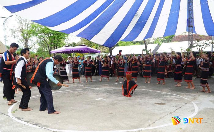 Các thôn thi múa cồng chiêng tại Ngày hội Văn hóa - Thể thao truyền thống vùng đồng bào dân tộc thiểu số xã Phước Trà lần thứ I năm 2026. Ảnh: N.ĐOAN