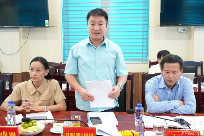 Đại diện Sở Giáo dục và Đào tạo tham gia ý kiến tại buổi làm việc.