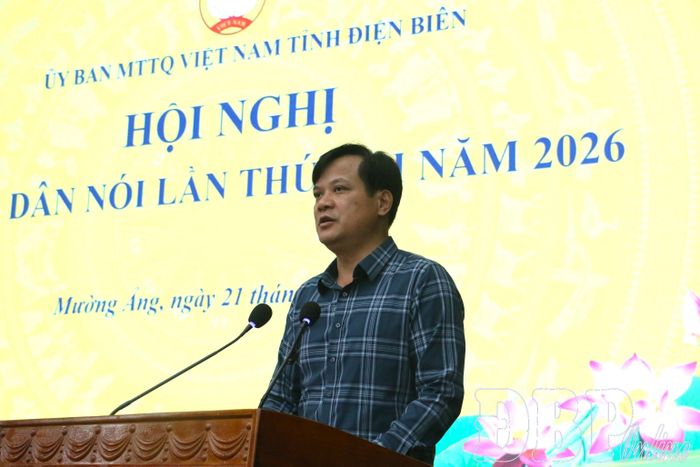 Đồng chí Lò Văn Cương, Ủy viên Ban Thường vụ Tỉnh ủy, Phó Chủ tịch Thường trực UBND tỉnh giải đáp những ý kiến, kiến nghị của người dân.