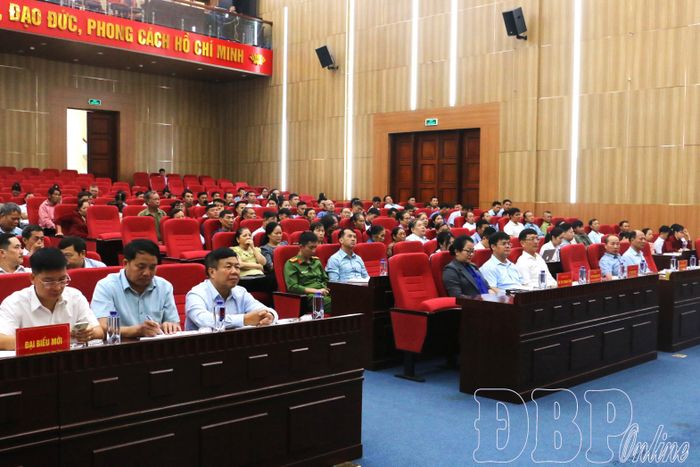 Đại biểu, Nhân dân dự hội nghị.