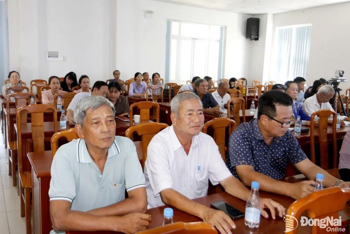 Các đại biểu tham dự hội nghị tại điểm cầu chính Hội Nông dân thành phố (phường Trấn Biên). Ảnh: Văn Truyên