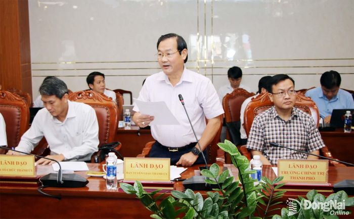 Phó Trưởng ban Tuyên giáo Thành ủy Nguyễn Văn Dũng chia sẻ tại hội nghị. Ảnh: Hải Quân