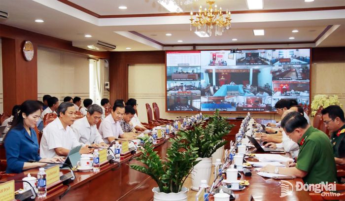 Hội nghị được kết nối trực tuyến đến các điểm cầu xã, phường trên địa bàn thành phố. Ảnh: Hải Quân