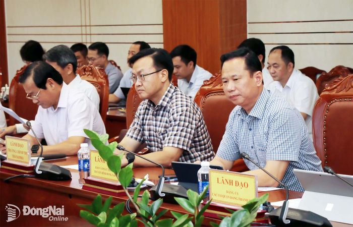 Lãnh đạo các sở, ngành, đơn vị tham dự hội nghị tại điểm cầu trụ sở Thành ủy. Ảnh: Hải Quân