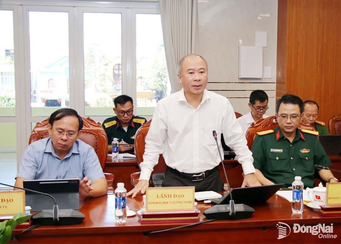 Phó Giám đốc phụ trách Sở Khoa học và Công nghệ Nguyễn Minh Quang chia sẻ tại hội nghị. Ảnh: Hải Quân