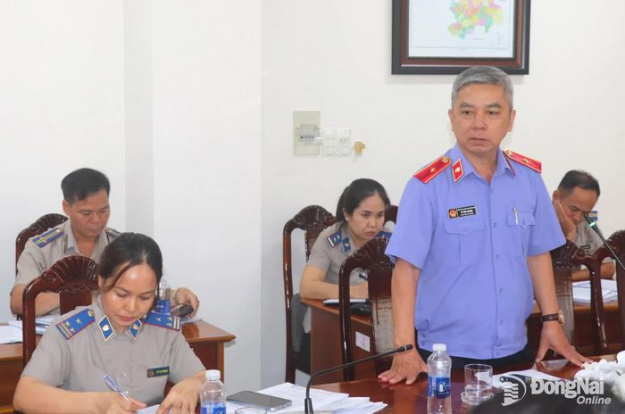 Thành viên trong đoàn giám sát tham gia phát biểu ý kiến. Ảnh: An Nhơn