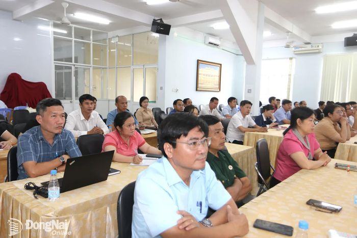 Cán bộ, đảng viên, đoàn viên, hội viên và người dân phường Phước Tân, Tam Phước tham gia buổi nói chuyện chuyên đề. Ảnh: Văn Truyên