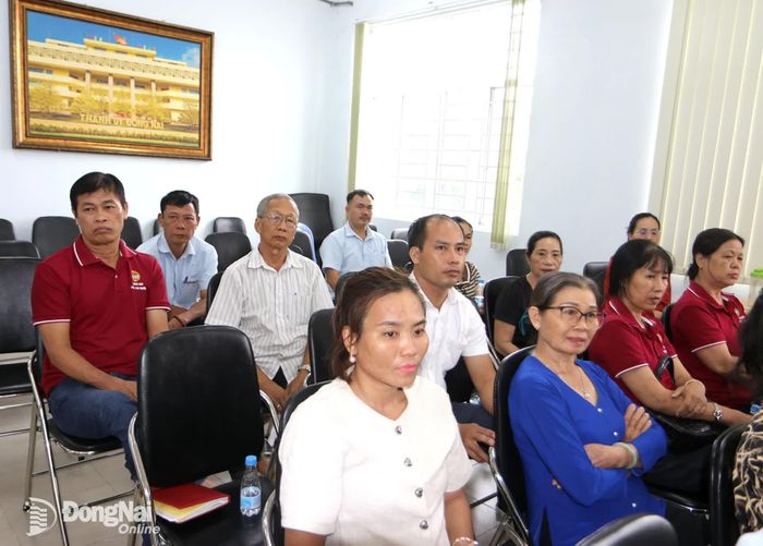 Cán bộ, đảng viên, đoàn viên, hội viên và người dân phường Phước Tân, Tam Phước tham gia buổi nói chuyện chuyên đề. Ảnh: Văn Truyên