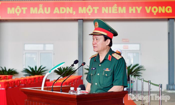 Trung tướng Hồ Văn Thái, Bí thư Đảng ủy, Chính ủy Quân khu 9, phát biểu tri ân tại buổi lễ.