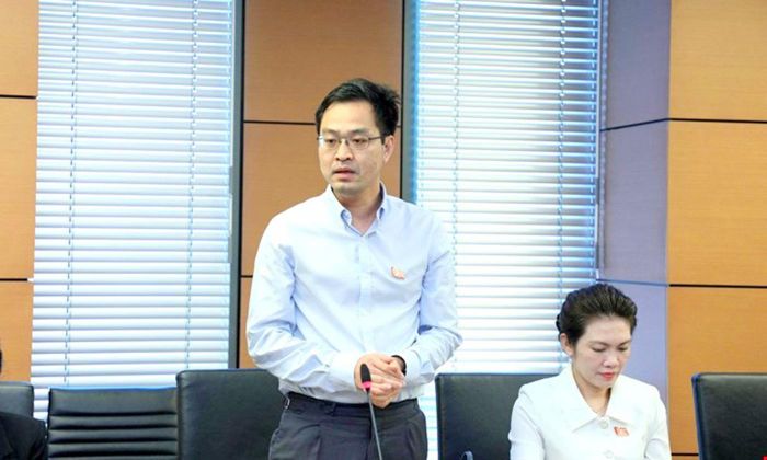 Đại biểu Lê Trung Quân phát biểu thảo luận.