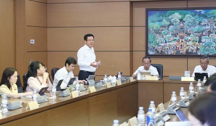 Quang cảnh phiên thảo luận ở tổ chiều 20-10. Ảnh: Đoàn ĐBQH tỉnh Gia Lai