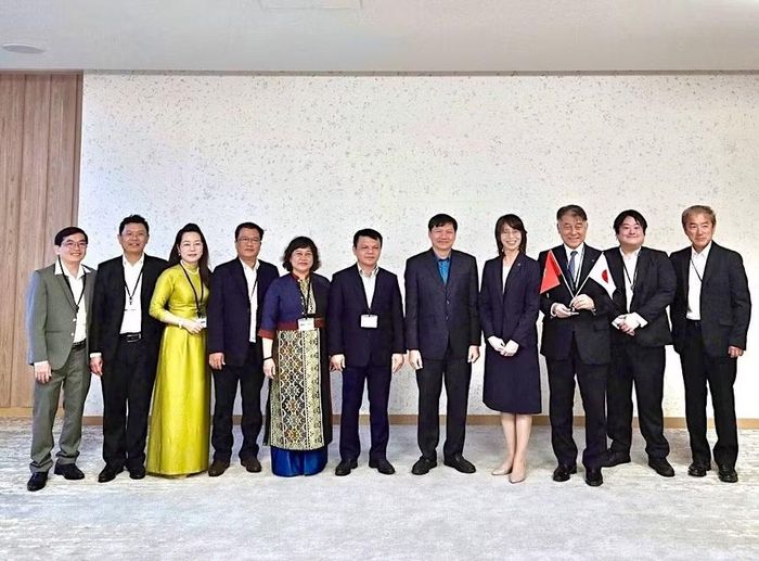 Đoàn công tác của Thường trực HĐND tỉnh Gia Lai thăm, chào xã giao bà Adachi Yoko - Phó Tỉnh trưởng tỉnh Gifu (Nhật Bản). Ảnh: Vũ Tiến Anh