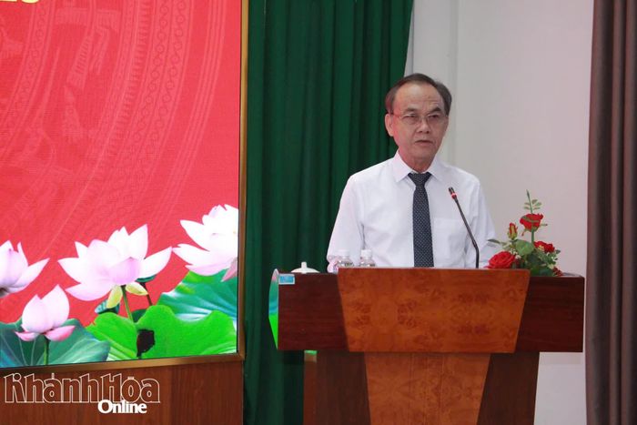 Lãnh đạo Học viện Chính trị khu vực III phát biểu tại lễ khai giảng. 