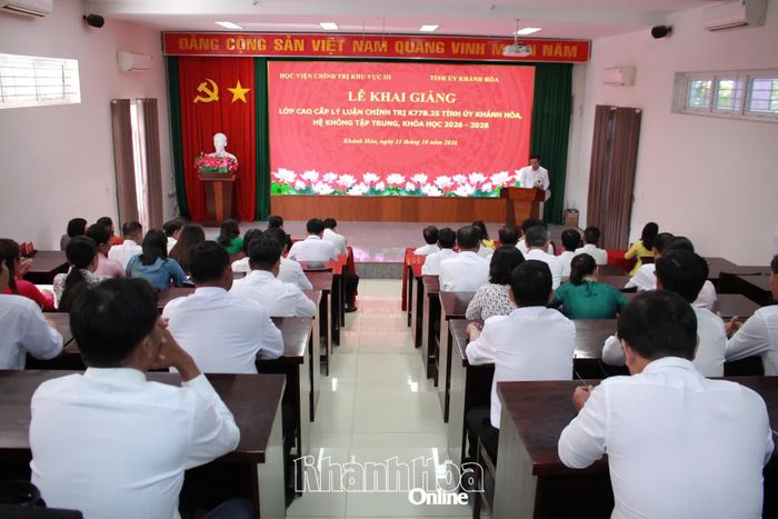 Quang cảnh lễ khai giảng.