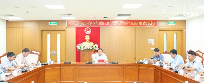 Quang cảnh cuộc họp.