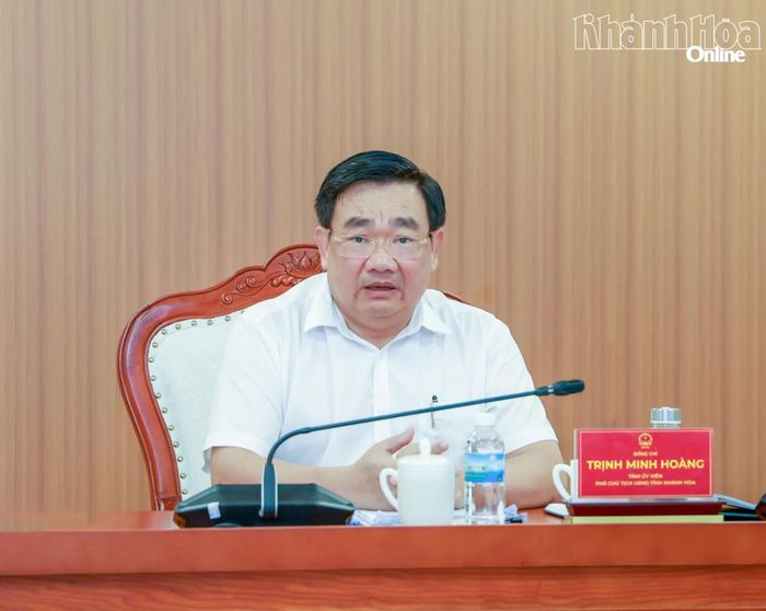 Đồng chí Trịnh Minh Hoàng phát biểu chỉ đạo tại cuộc họp.