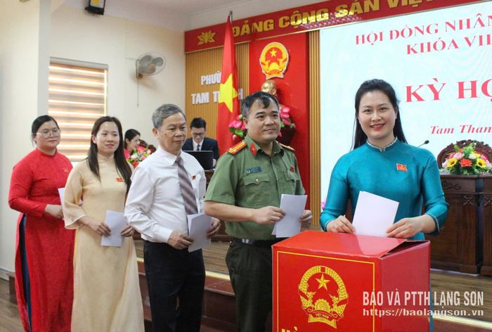 Đại biểu HĐND phường Tam Thanh bỏ phiếu bầu Chủ tịch UBND phường nhiệm kỳ 2026 - 2031 tại kỳ họp thứ nhất của HĐND phường