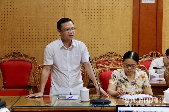 Lãnh đạo Trung tâm Y tế khu vực Chi Lăng phát biểu tại cuộc họp