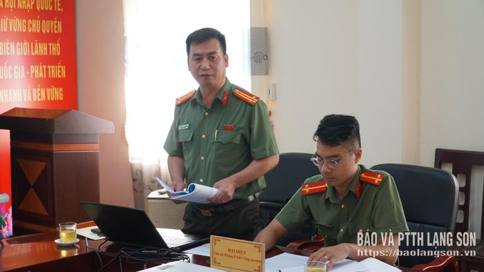 Cán bộ Phòng An ninh Chính trị nội bộ, Công an tỉnh trình bày các nội dung trọng tâm của Luật Bảo vệ bí mật nhà nước năm 2025.