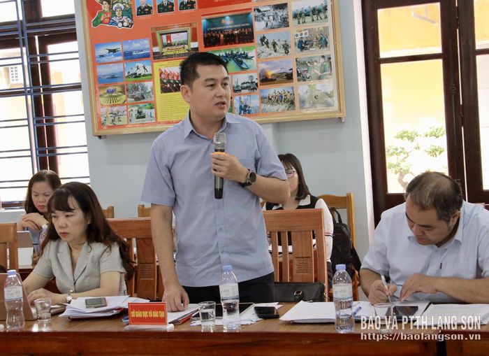 Lãnh đạo Sở Giáo dục và Đào tạo phát biểu tại buổi làm việc