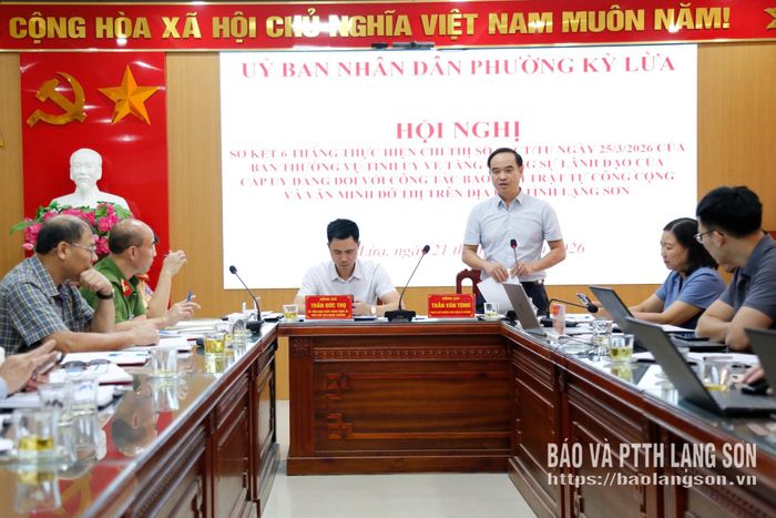 Lãnh đạo Đảng ủy phường Kỳ Lừa phát biểu tại hội nghị