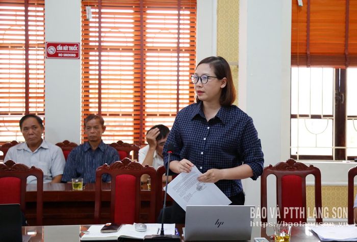 Lãnh đạo Trung tâm Dịch vụ công ích phường phát biểu tại hội nghị