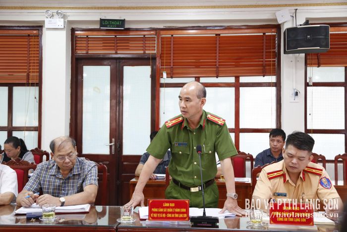 Đại diện Phòng Cảnh sát quản lý hành chính về trật tự xã hội, Công an tỉnh nêu kiến nghị tại hội nghị