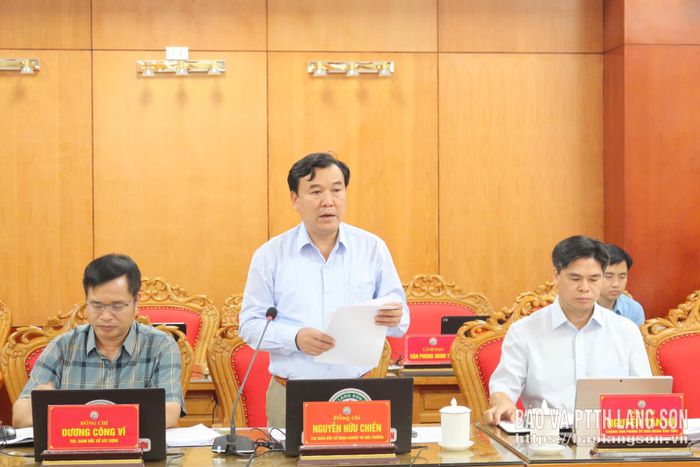 Lãnh đạo Sở Nông nghiệp và Môi trường phát biểu ý kiến tại phiên họp