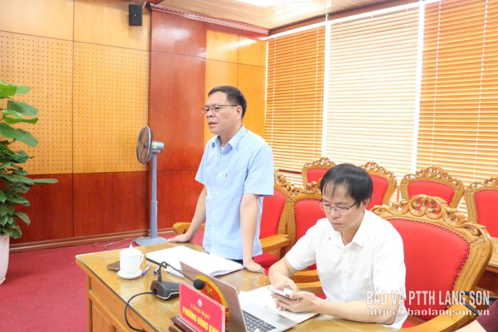 Lãnh đạo phường Đông Kinh phát biểu ý kiến tại phiên họp