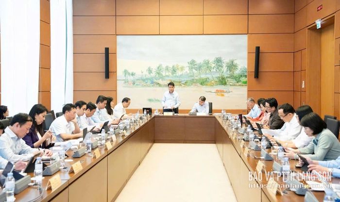 Toàn cảnh phiên thảo luận tại tổ 3