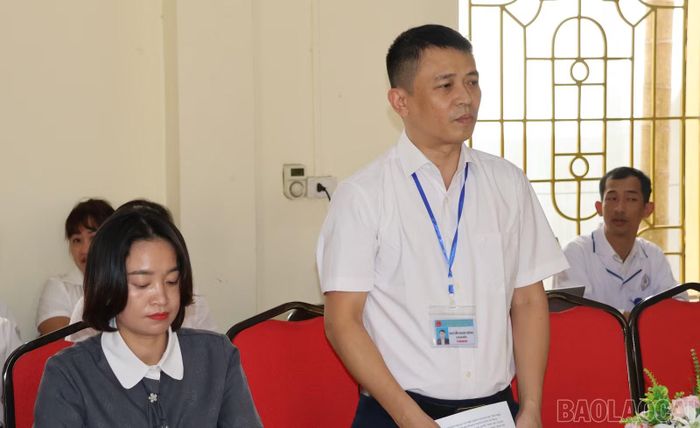 Lãnh đạo Trạm Y tế Lục Yên báo cáo sơ bộ kết quả sau 9 tháng triển khai mô hình khám bệnh từ xa.