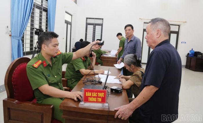 Thu thập và xác thực thông tin thân nhân liệt sĩ.