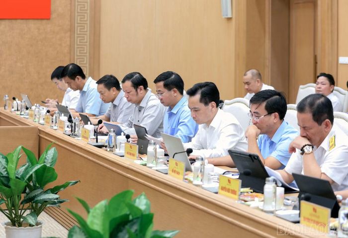 Các đại biểu dự buổi làm việc.