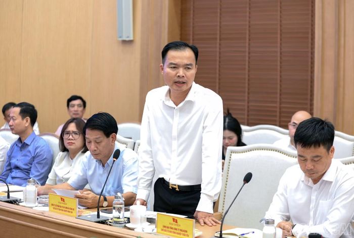 Đại diện các nhà đầu tư nêu tiến độ triển khai tại các khu công nghiệp.