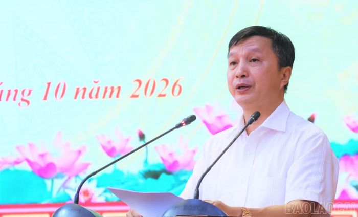 Lãnh đạo Sở Nội vụ tỉnh Lào Cai phát biểu tại hội nghị.